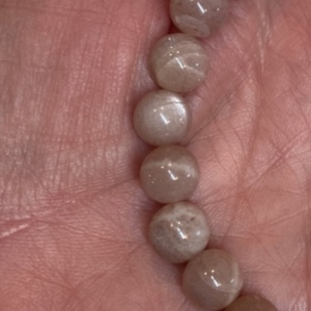 Peach Moonstone AAA quality stretch bracelet - Picture 4 of 4